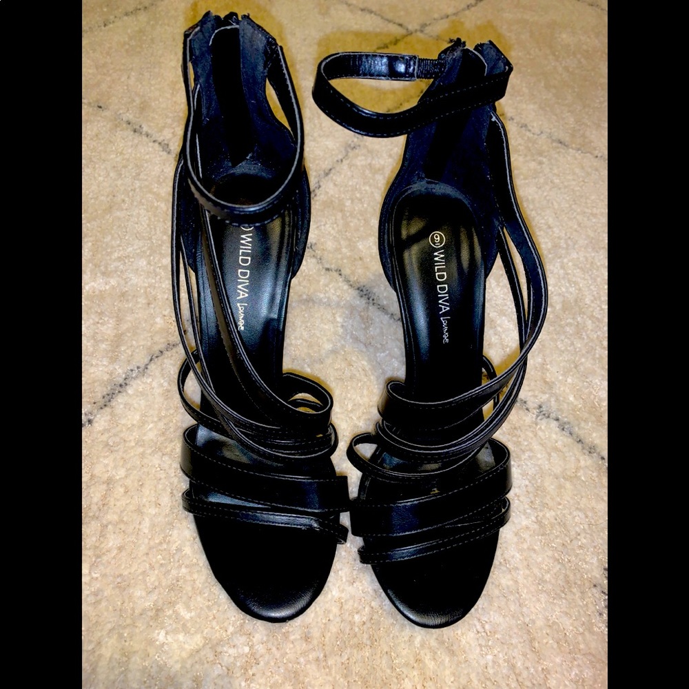Hope’s black strappy heels